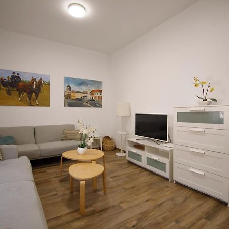 RentalSevilla Luminoso apartamento en el centro Exterior foto